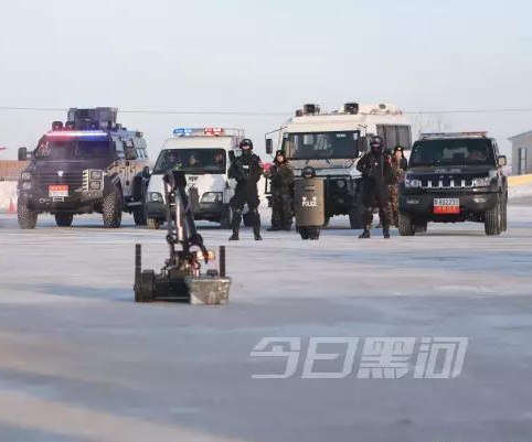黑河反恐防爆實戰(zhàn)！看凌天排爆機(jī)器人如何在零下25°迅速出擊。