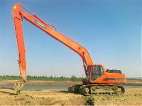 長(zhǎng)臂挖掘機(jī)