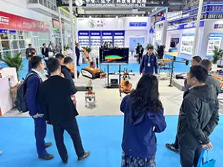 【消防機(jī)器狗系列亮相石油展】北京凌天滅火四足機(jī)器狗、偵察四足機(jī)器狗、運(yùn)輸四足機(jī)器狗、消防系留滅火無人機(jī)等重點(diǎn)裝備亮相展會(huì)！